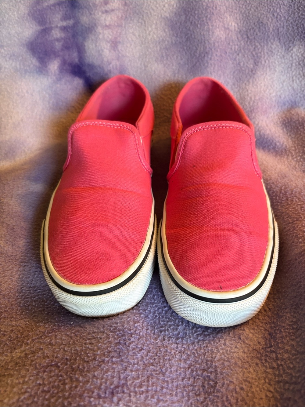 Women’s Vans slip-On Canvas Shoes in Bright Pink